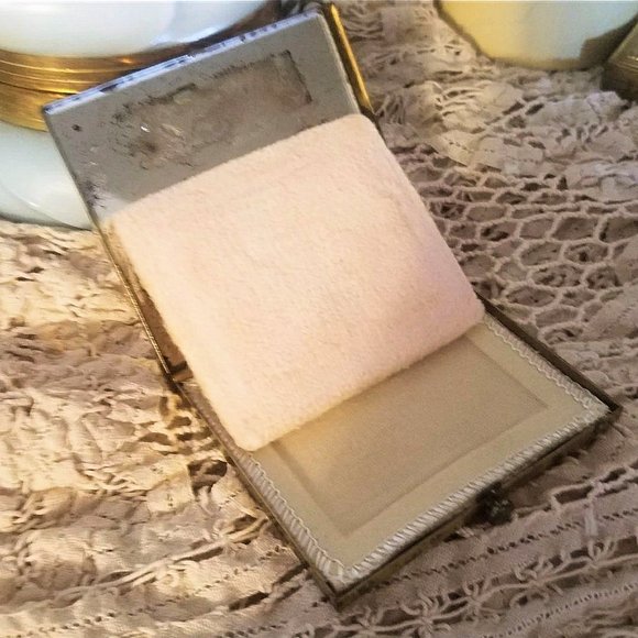 Vintage Dorset Square Gold Powder Compact With Mirror, Puff & Screen - Picture 6 of 10